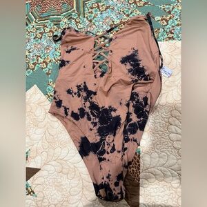 Dippin' Daisy's Eco Bliss One Piece Swimsuit tie-dye print and a lace-up XL